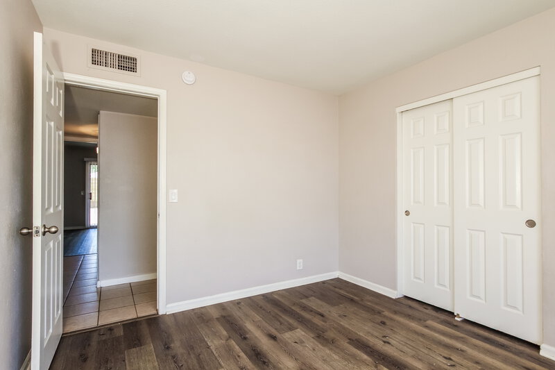 2,095/Mo, 6157 N 87th Ln Glendale, AZ 85305 Bedroom View 2