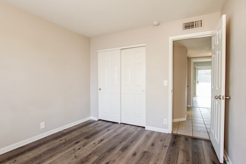 2,105/Mo, 6157 N 87th Ln Glendale, AZ 85305 Bedroom View 4