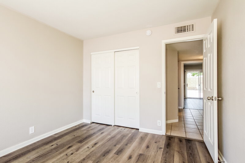 2,095/Mo, 6157 N 87th Ln Glendale, AZ 85305 Bedroom View 4