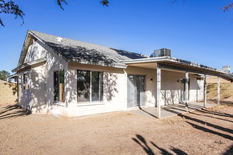 2,105/Mo, 6157 N 87th Ln Glendale, AZ 85305 Rear View 2