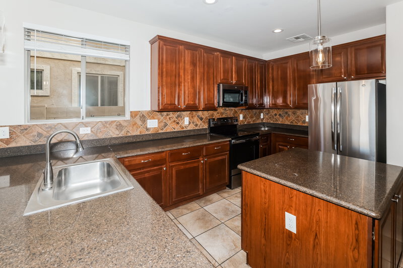 2,550/Mo, 6816 W Pleasant Ln Laveen, AZ 85339 Kitchen View