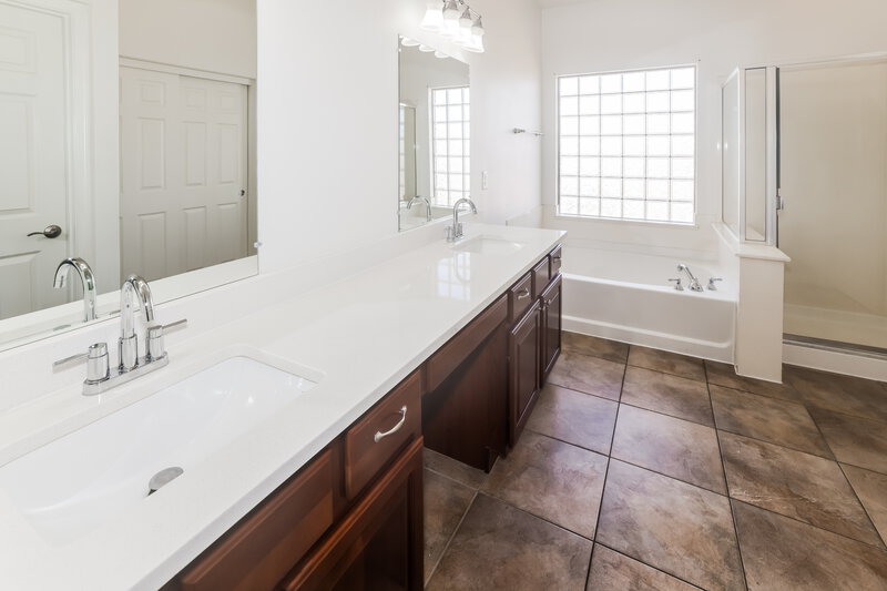 2,550/Mo, 6816 W Pleasant Ln Laveen, AZ 85339 Main Bathroom View