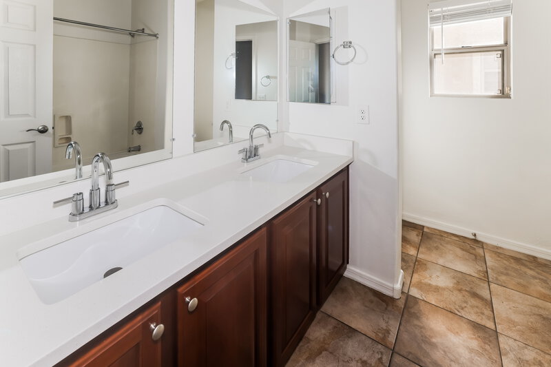 2,550/Mo, 6816 W Pleasant Ln Laveen, AZ 85339 Bathroom View