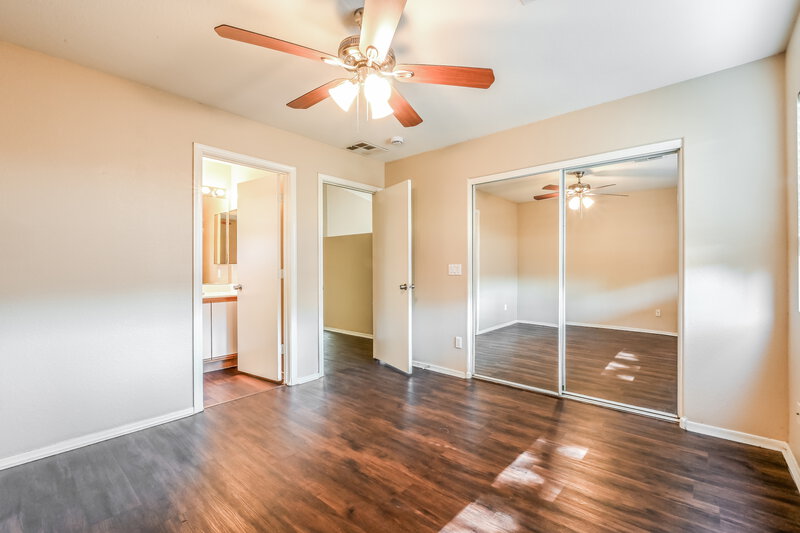 1,635/Mo, 15029 W Calavar Rd Surprise, AZ 85379 Main Bathroom View