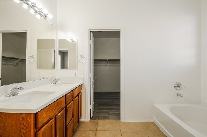 2,995/Mo, 7114 S 68th Gln Laveen, AZ 85339 Main Bathroom View