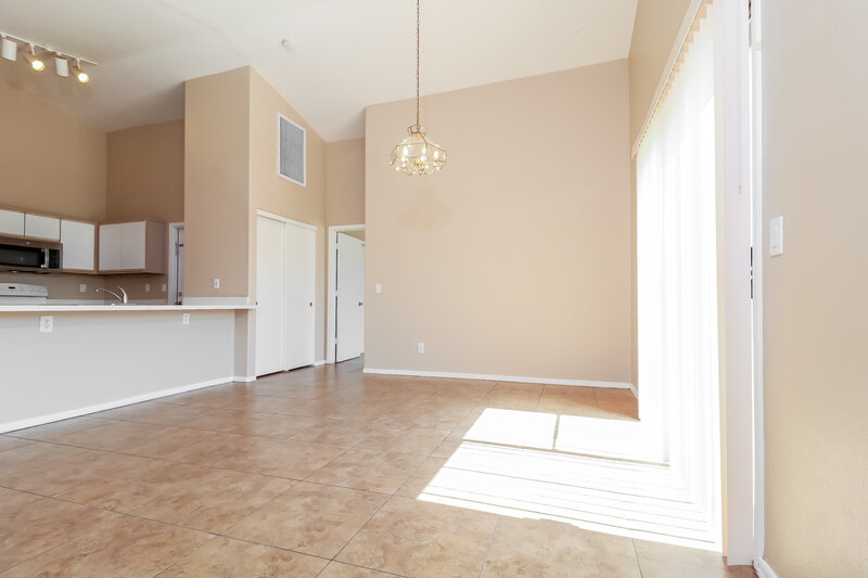 2,125/Mo, 9015 W Roanoke Ave Phoenix, AZ 85037 Misc View 4