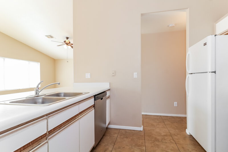 3,190/Mo, 9015 W Roanoke Ave Phoenix, AZ 85037 Kitchen View 2