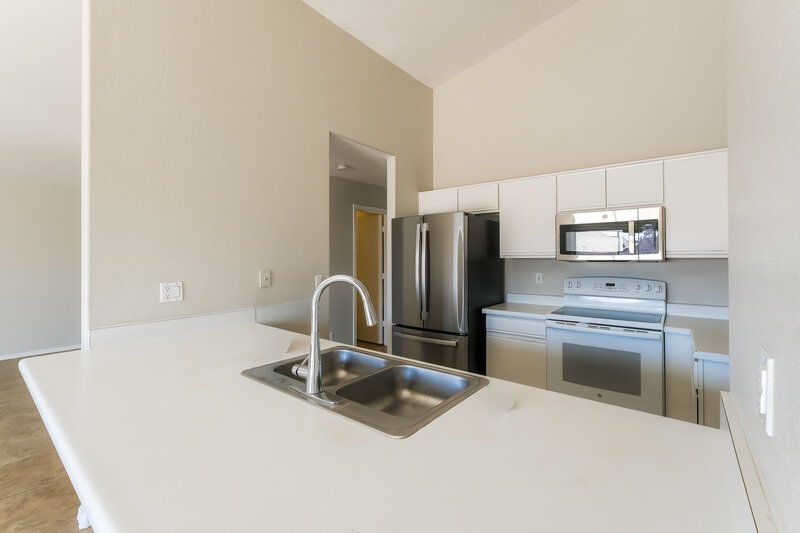 1,795/Mo, 9015 W Roanoke Ave Phoenix, AZ 85037 Kitchen View