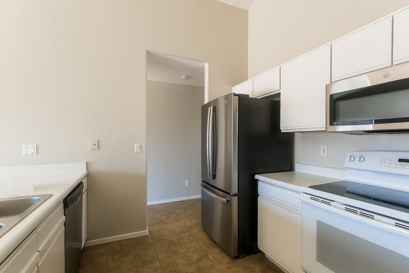 1,795/Mo, 9015 W Roanoke Ave Phoenix, AZ 85037 Kitchen View 3