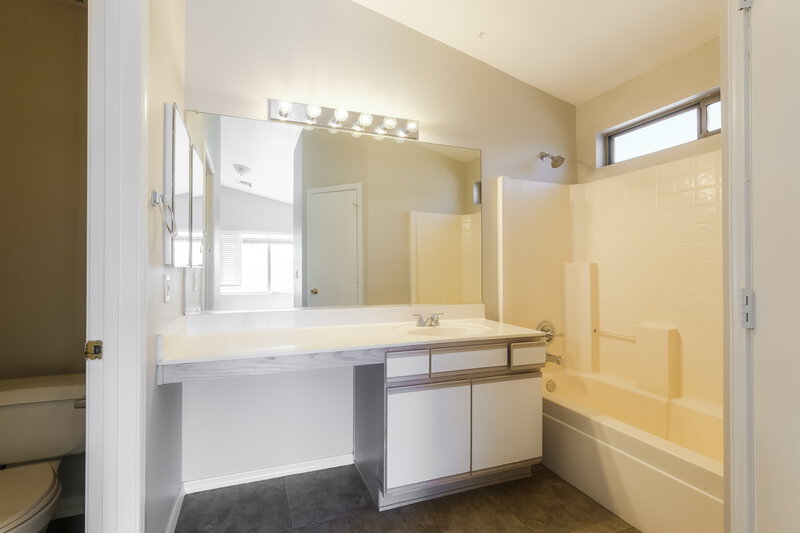 1,795/Mo, 9015 W Roanoke Ave Phoenix, AZ 85037 Main Bathroom View