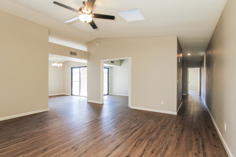 2,390/Mo, 11175 N 82nd Ln Peoria, AZ 85345 Living Room View