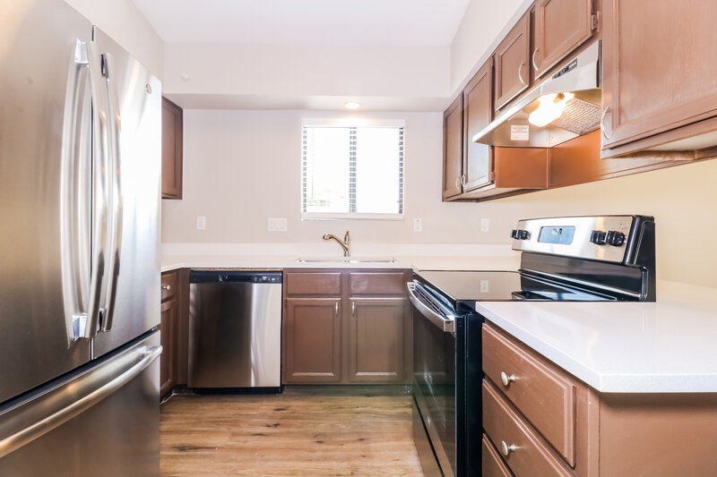 2,440/Mo, 11175 N 82nd Ln Peoria, AZ 85345 Kitchen View