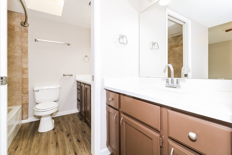 2,440/Mo, 11175 N 82nd Ln Peoria, AZ 85345 Main Bathroom View