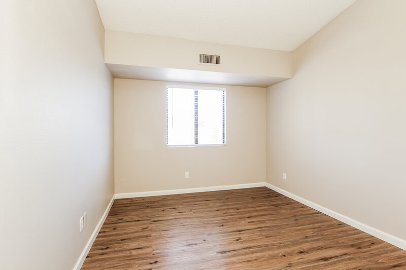 2,390/Mo, 11175 N 82nd Ln Peoria, AZ 85345 Bedroom View 3