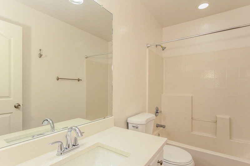2,355/Mo, 3719 E Inverness Ave Unit 24 Mesa, AZ 85206 Bathroom View