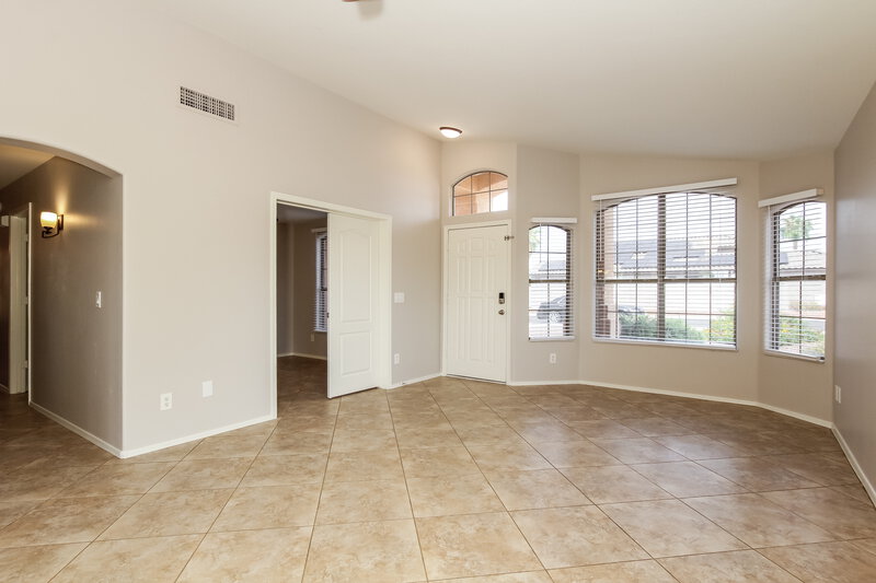 2,375/Mo, 9935 W Potter Dr Peoria, AZ 85382 Living Room View 2