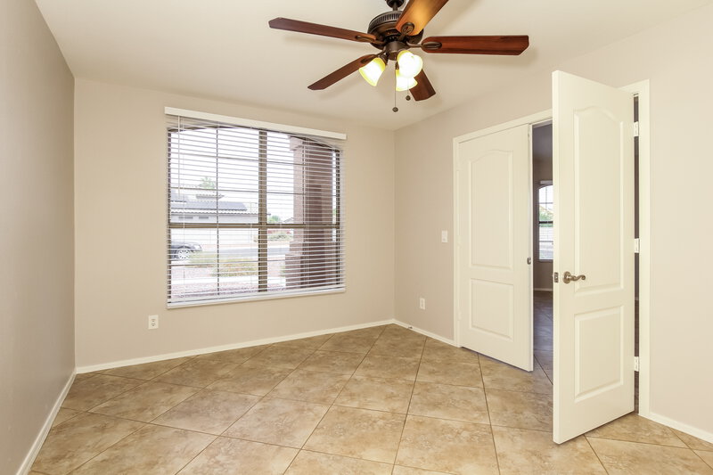 2,375/Mo, 9935 W Potter Dr Peoria, AZ 85382 Office View