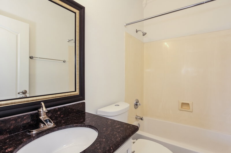 2,375/Mo, 9935 W Potter Dr Peoria, AZ 85382 Bathroom View