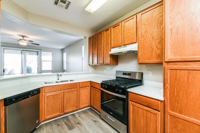 1,975/Mo, 2730 E Calle del Norte Dr Gilbert, AZ 85296 Kitchen View