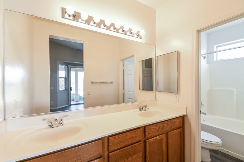 1,975/Mo, 2730 E Calle del Norte Dr Gilbert, AZ 85296 Main Bathroom View