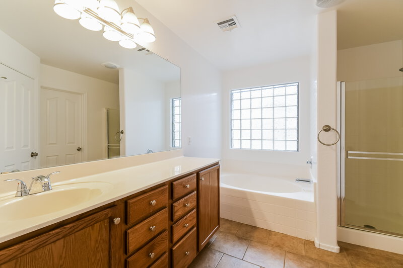 1,935/Mo, 45734 W Dirk St Maricopa, AZ 85139 Main Bathroom View