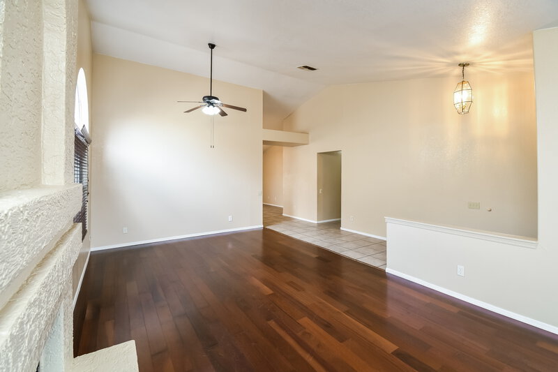2,460/Mo, 1101 N Owl Dr Gilbert, AZ 85234 Living Room View 2