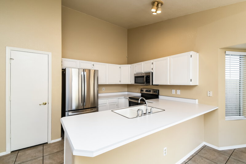 2,460/Mo, 1101 N Owl Dr Gilbert, AZ 85234 Kitchen View