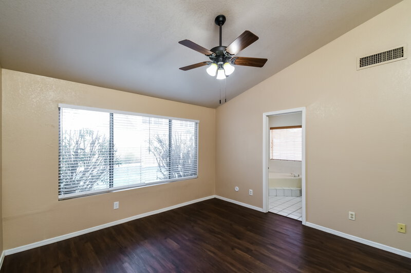 2,460/Mo, 1101 N Owl Dr Gilbert, AZ 85234 Main Bedroom View