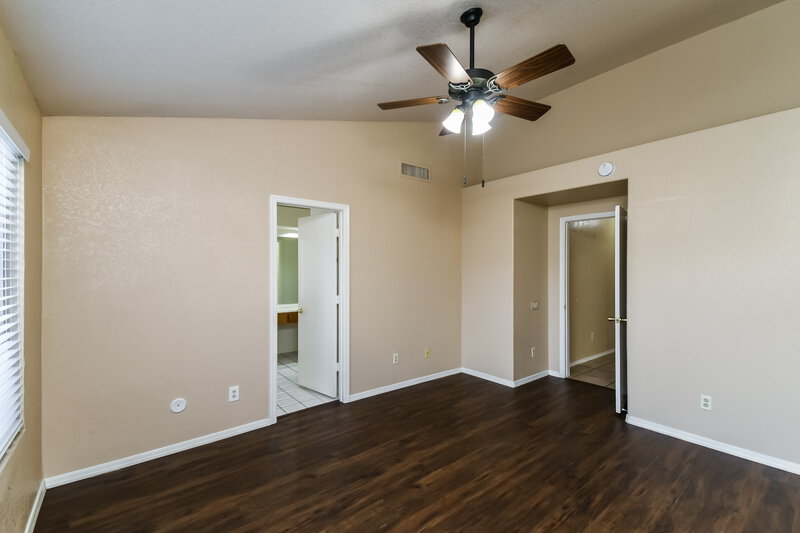 2,460/Mo, 1101 N Owl Dr Gilbert, AZ 85234 Main Bedroom View 2