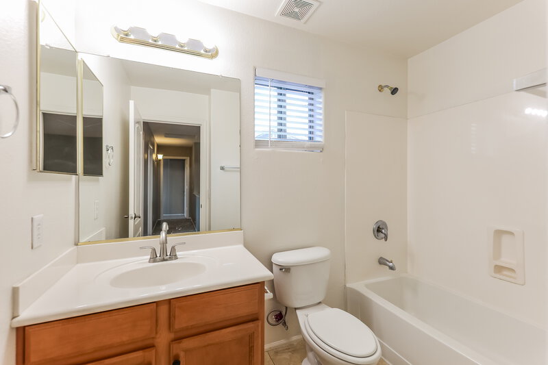 2,255/Mo, 2534 W Blue Sky Dr Phoenix, AZ 85085 Bathroom View