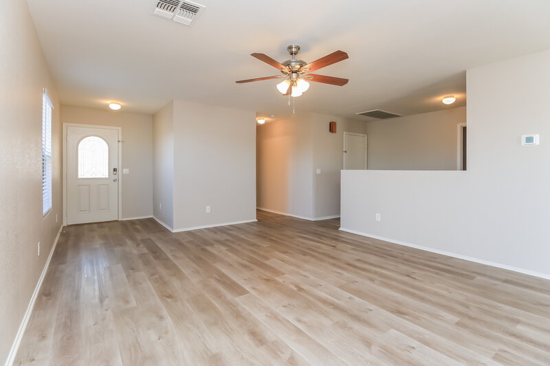 2,150/Mo, 1006 S Clancy Cir Mesa, AZ 85208 Living Room View