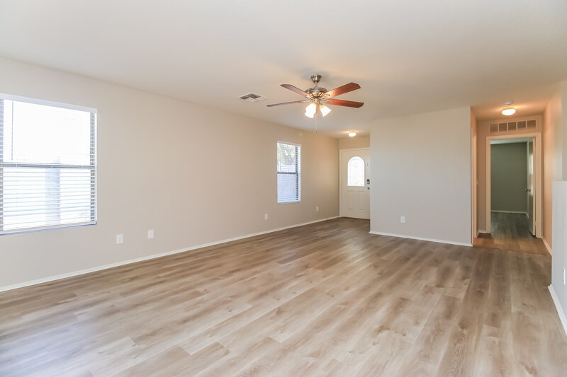 2,150/Mo, 1006 S Clancy Cir Mesa, AZ 85208 Living Room View 2