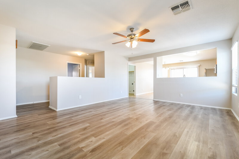 1,960/Mo, 1006 S Clancy Cir Mesa, AZ 85208 Living Room View
