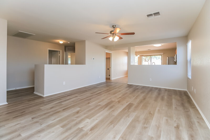2,150/Mo, 1006 S Clancy Cir Mesa, AZ 85208 Living Room View 3