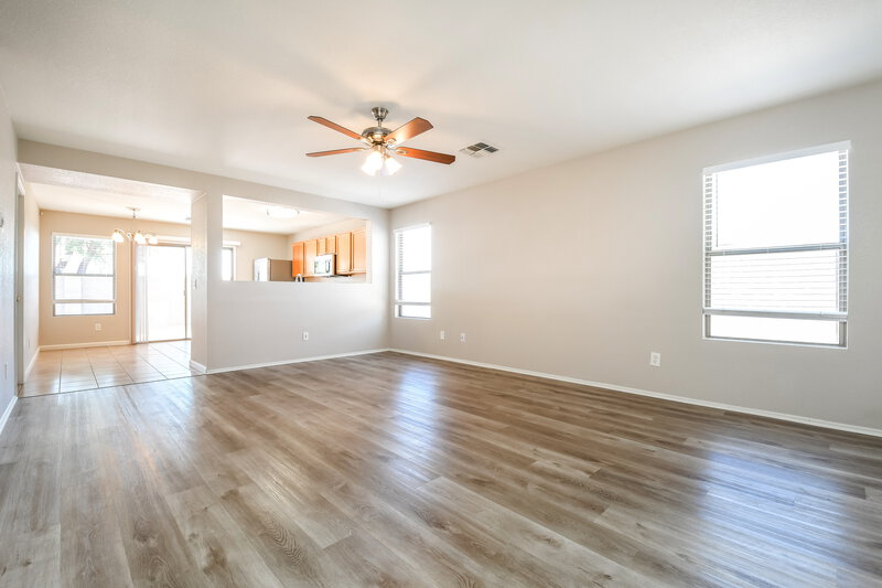 1,960/Mo, 1006 S Clancy Cir Mesa, AZ 85208 Living Room View 2