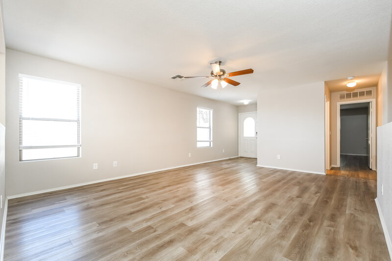 1,960/Mo, 1006 S Clancy Cir Mesa, AZ 85208 Living Room View 3