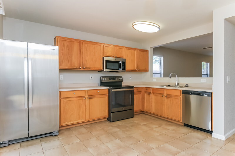2,150/Mo, 1006 S Clancy Cir Mesa, AZ 85208 Kitchen View