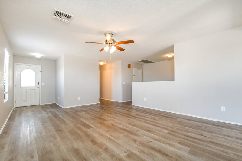 1,960/Mo, 1006 S Clancy Cir Mesa, AZ 85208 Living Room View 4