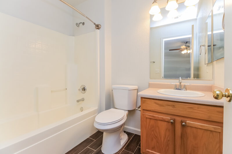 2,150/Mo, 1006 S Clancy Cir Mesa, AZ 85208 Main Bathroom View