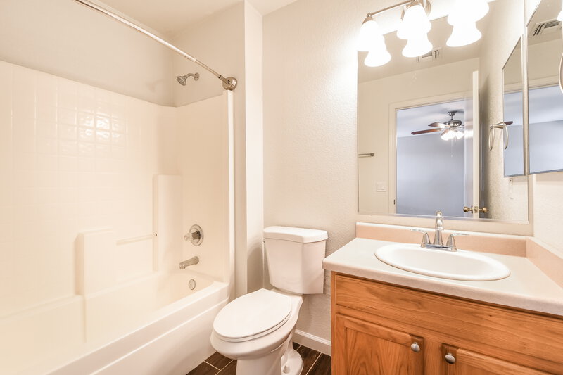 1,960/Mo, 1006 S Clancy Cir Mesa, AZ 85208 Main Bathroom View
