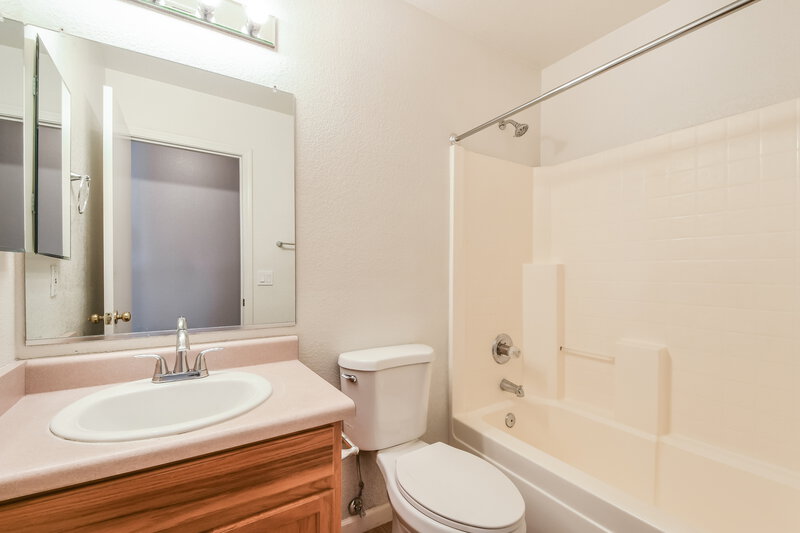 1,960/Mo, 1006 S Clancy Cir Mesa, AZ 85208 Bathroom View