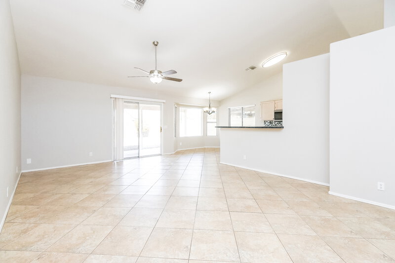 2,300/Mo, 712 E Mariposa Pl Chandler, AZ 85225 Living Room View 2