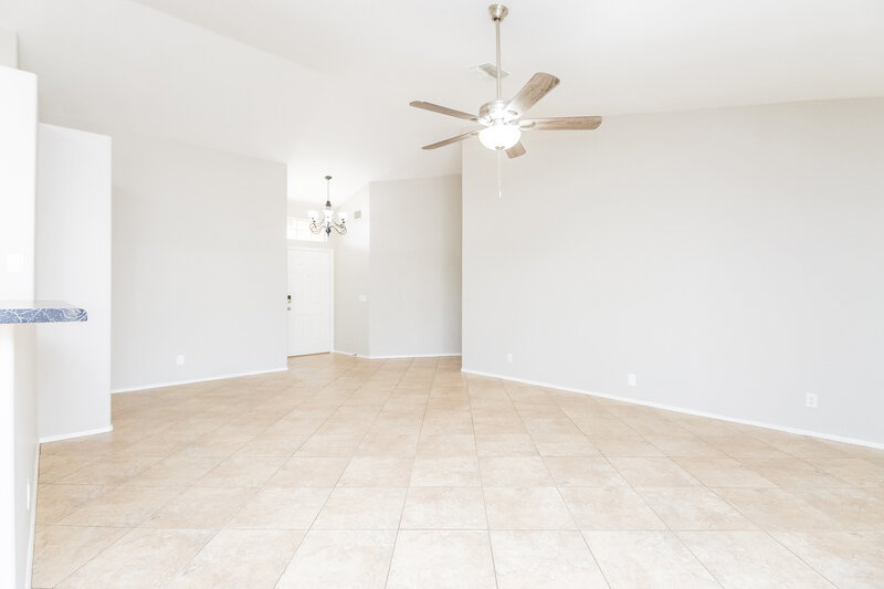 2,300/Mo, 712 E Mariposa Pl Chandler, AZ 85225 Living Room View 4