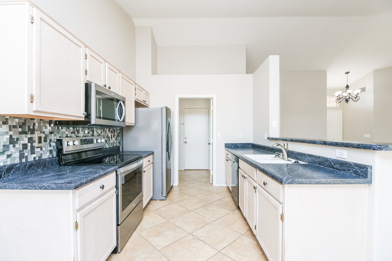 2,300/Mo, 712 E Mariposa Pl Chandler, AZ 85225 Kitchen View
