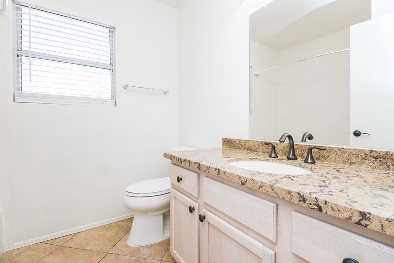 2,300/Mo, 712 E Mariposa Pl Chandler, AZ 85225 Bathroom View