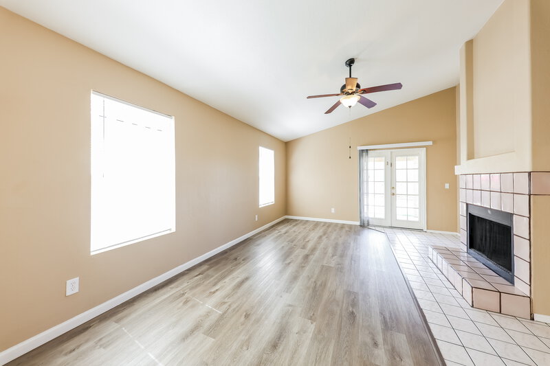 2,020/Mo, 8015 W Laurel Ln Peoria, AZ 85345 Living Room View