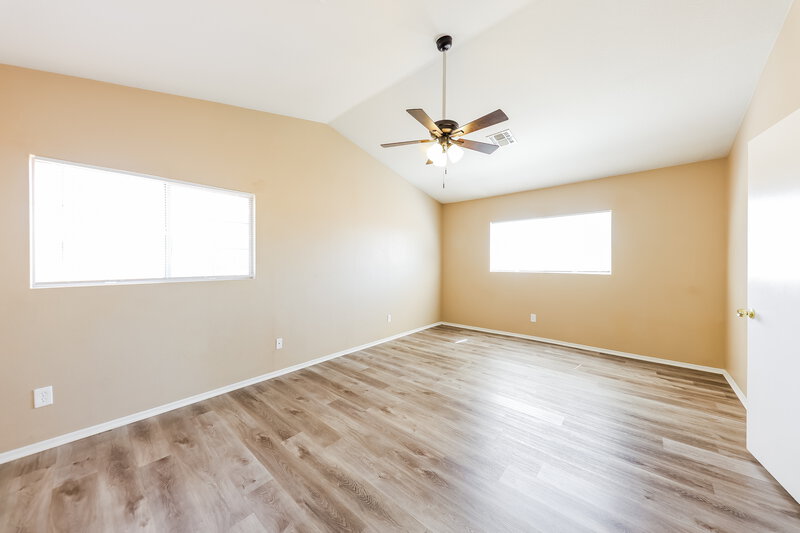 2,020/Mo, 8015 W Laurel Ln Peoria, AZ 85345 Main Bedroom View