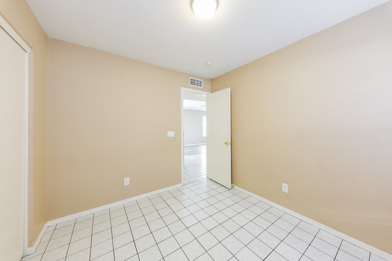 2,020/Mo, 8015 W Laurel Ln Peoria, AZ 85345 Bedroom View 4