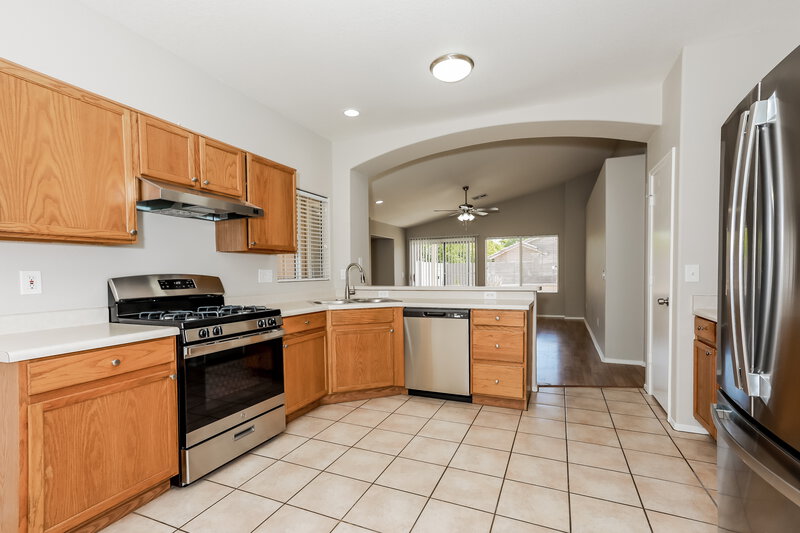 2,160/Mo, 3901 E Barbarita Ave Gilbert, AZ 85234 Kitchen View 2