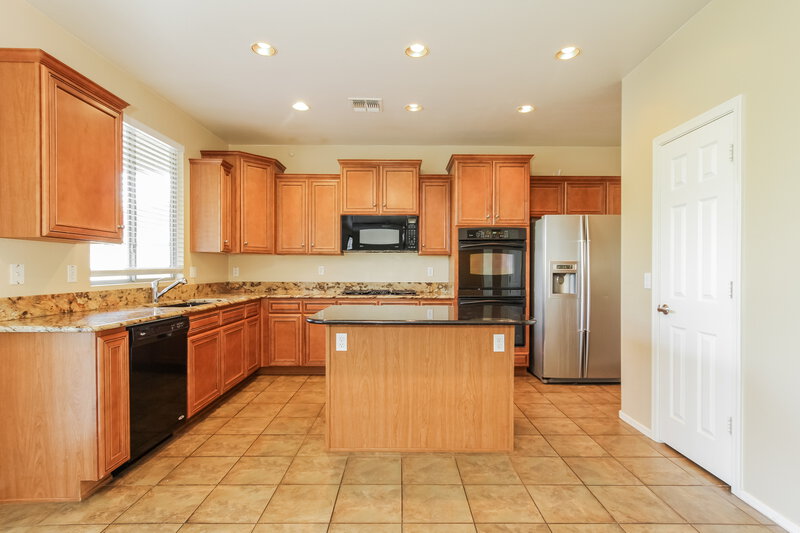 2,810/Mo, 27301 N 86th Ave Peoria, AZ 85383 Kitchen View